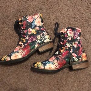 Black-flower boots!